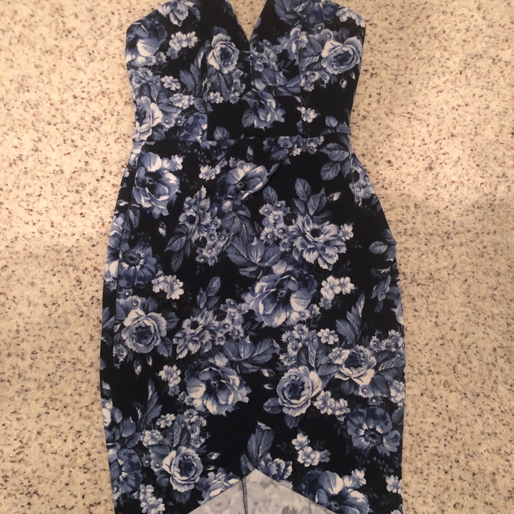 Lulus mini dress, v neck strapless cut